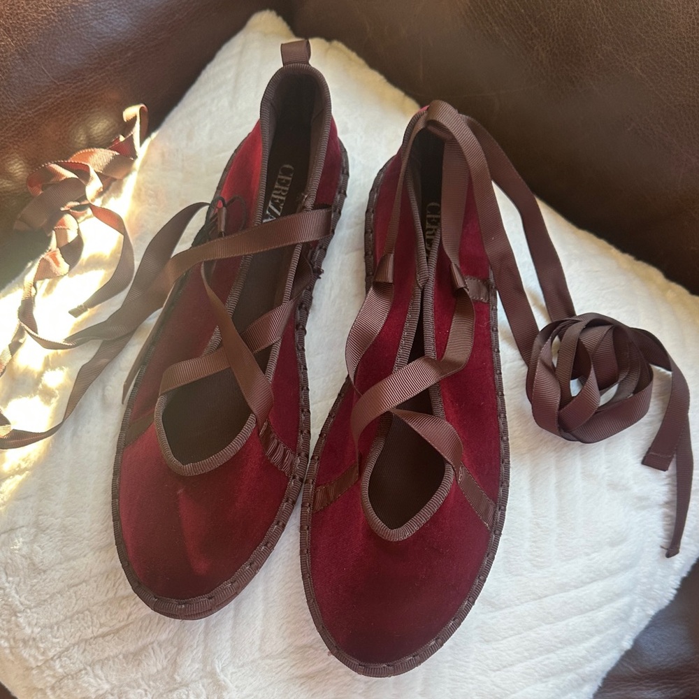 Cereza  Burgundy Velvet Flats with Brown Laces Sz 10